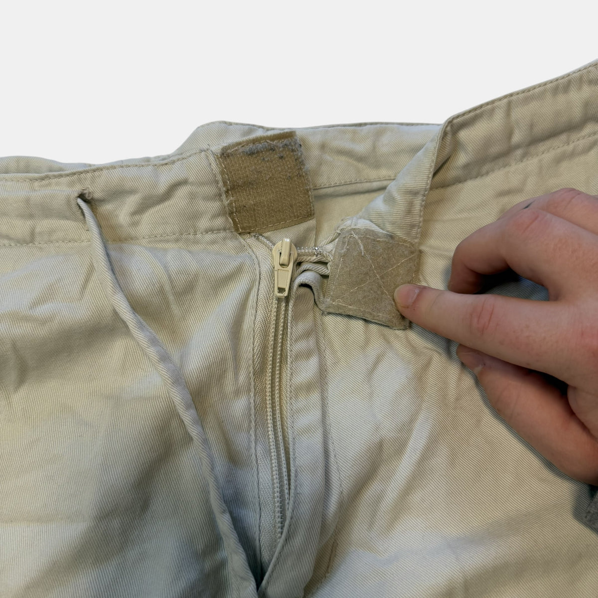 Itsu Clothing Vintage Y2K Khaki Cargo Shorts.