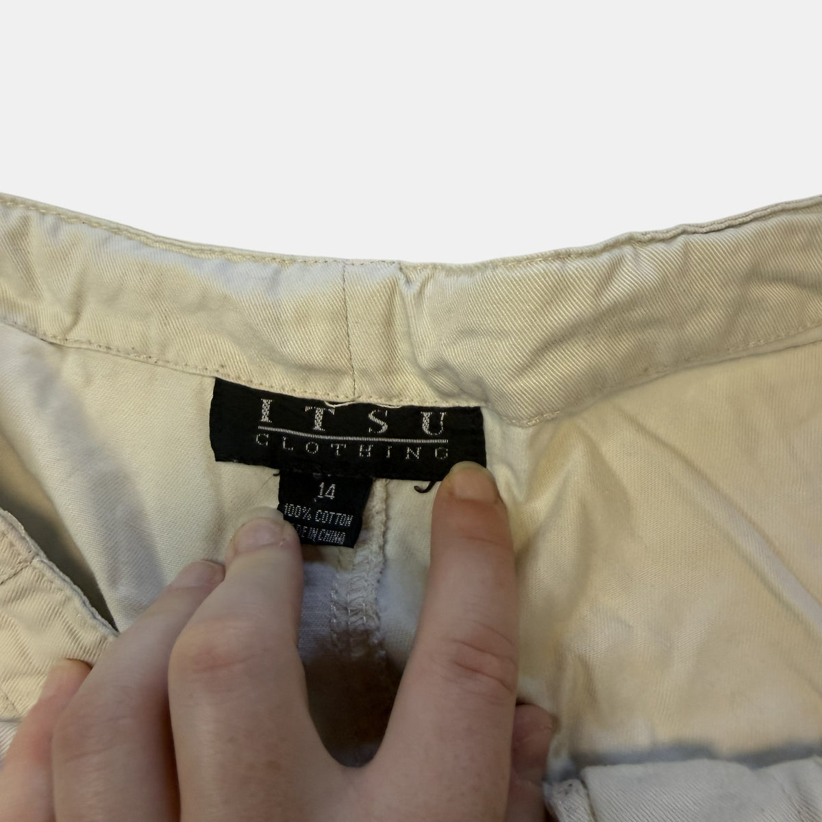 Itsu Clothing Vintage Y2K Khaki Cargo Shorts.
