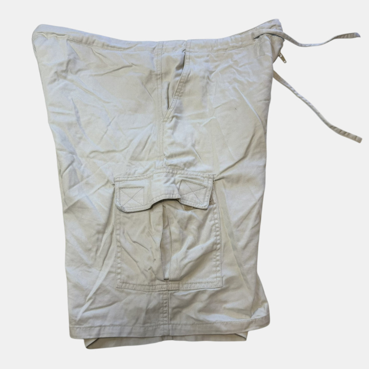 Itsu Clothing Vintage Y2K Khaki Cargo Shorts.